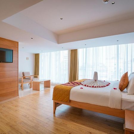 Townbridge Hotels & Suites Kochi Εξωτερικό φωτογραφία