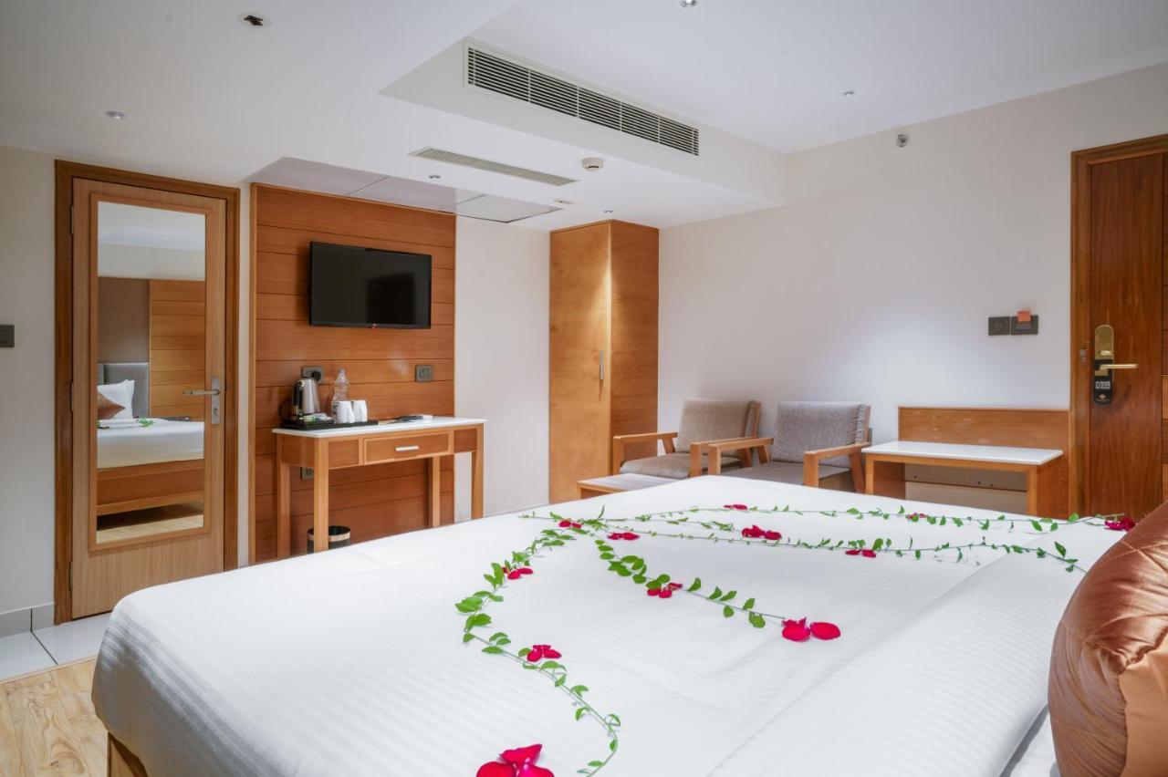 Townbridge Hotels & Suites Kochi Εξωτερικό φωτογραφία