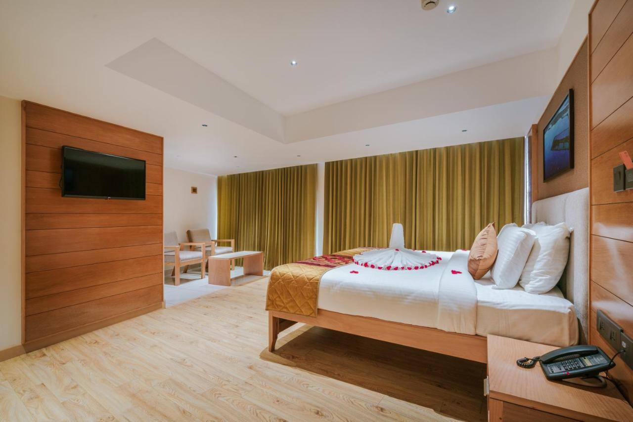 Townbridge Hotels & Suites Kochi Εξωτερικό φωτογραφία