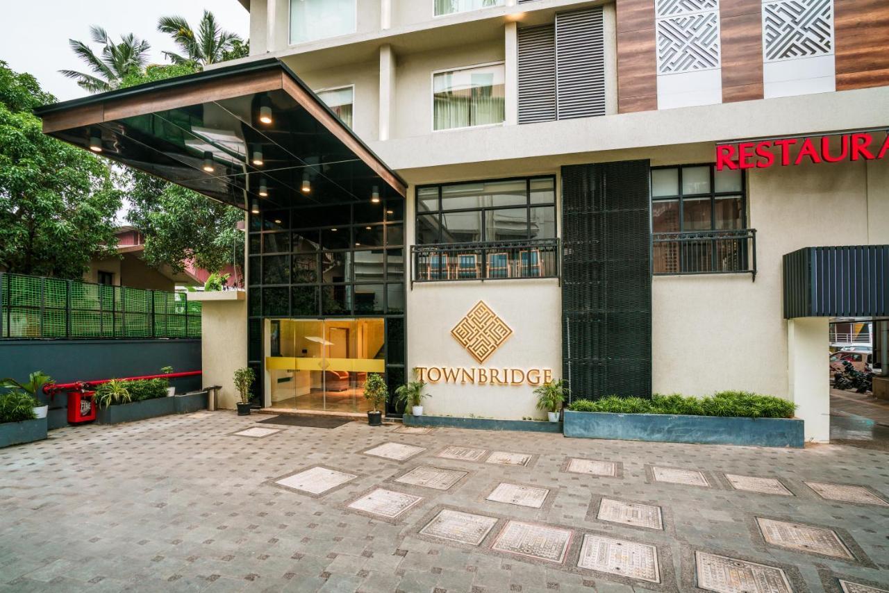 Townbridge Hotels & Suites Kochi Εξωτερικό φωτογραφία