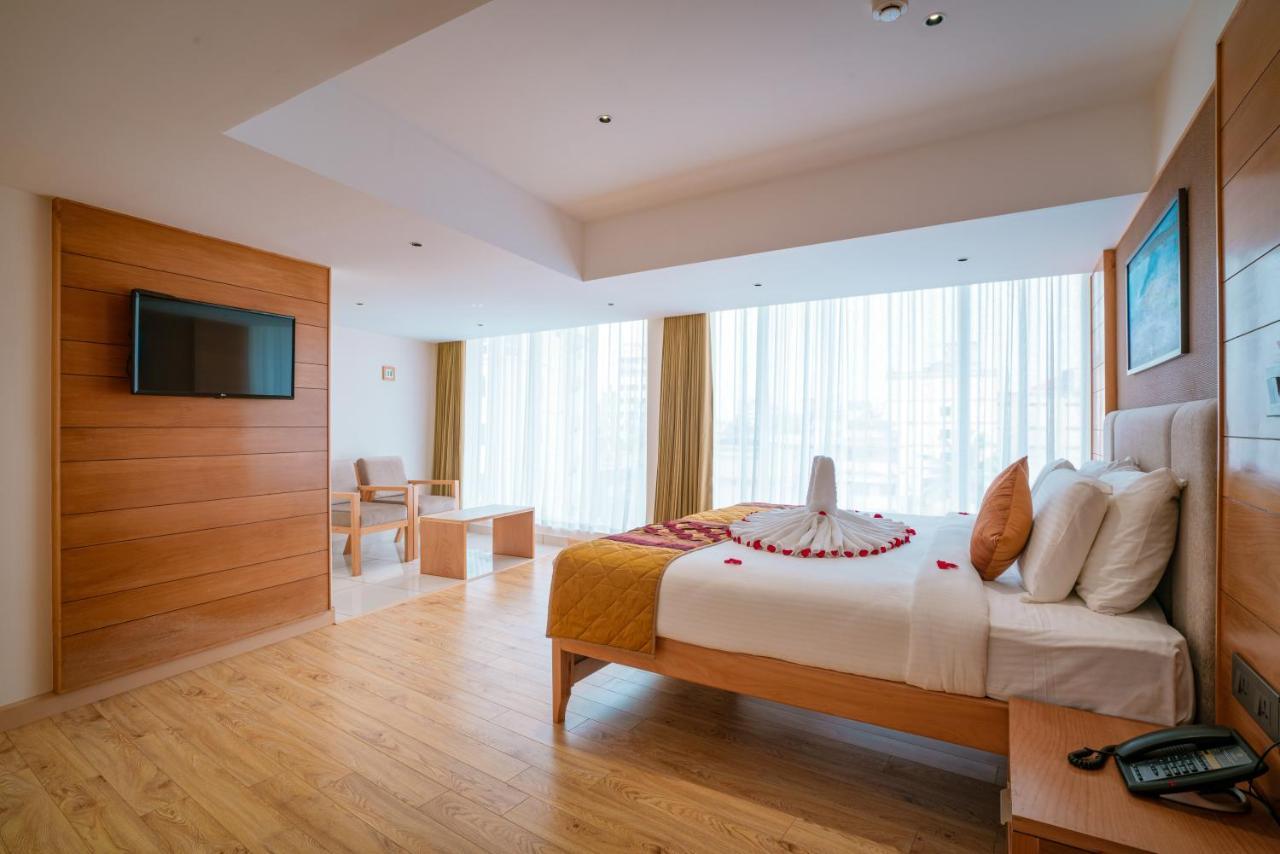 Townbridge Hotels & Suites Kochi Εξωτερικό φωτογραφία