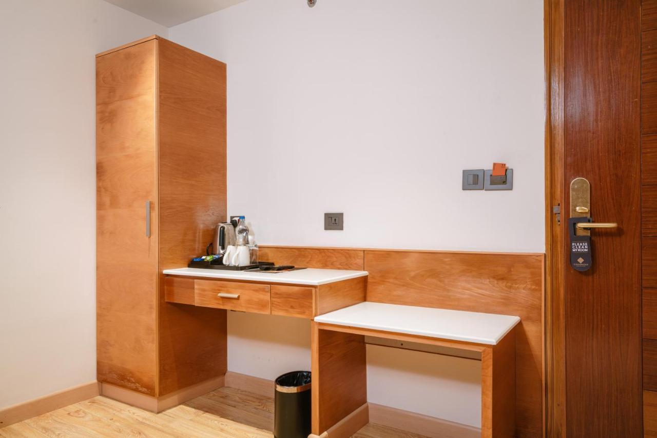 Townbridge Hotels & Suites Kochi Εξωτερικό φωτογραφία