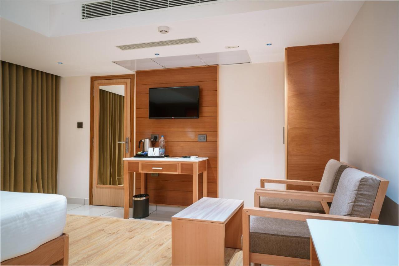 Townbridge Hotels & Suites Kochi Εξωτερικό φωτογραφία
