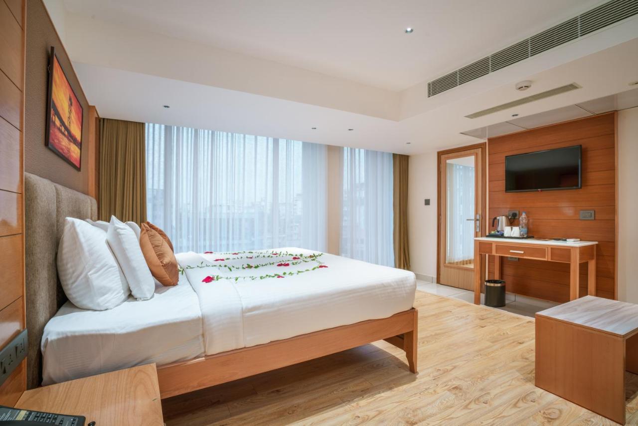 Townbridge Hotels & Suites Kochi Εξωτερικό φωτογραφία