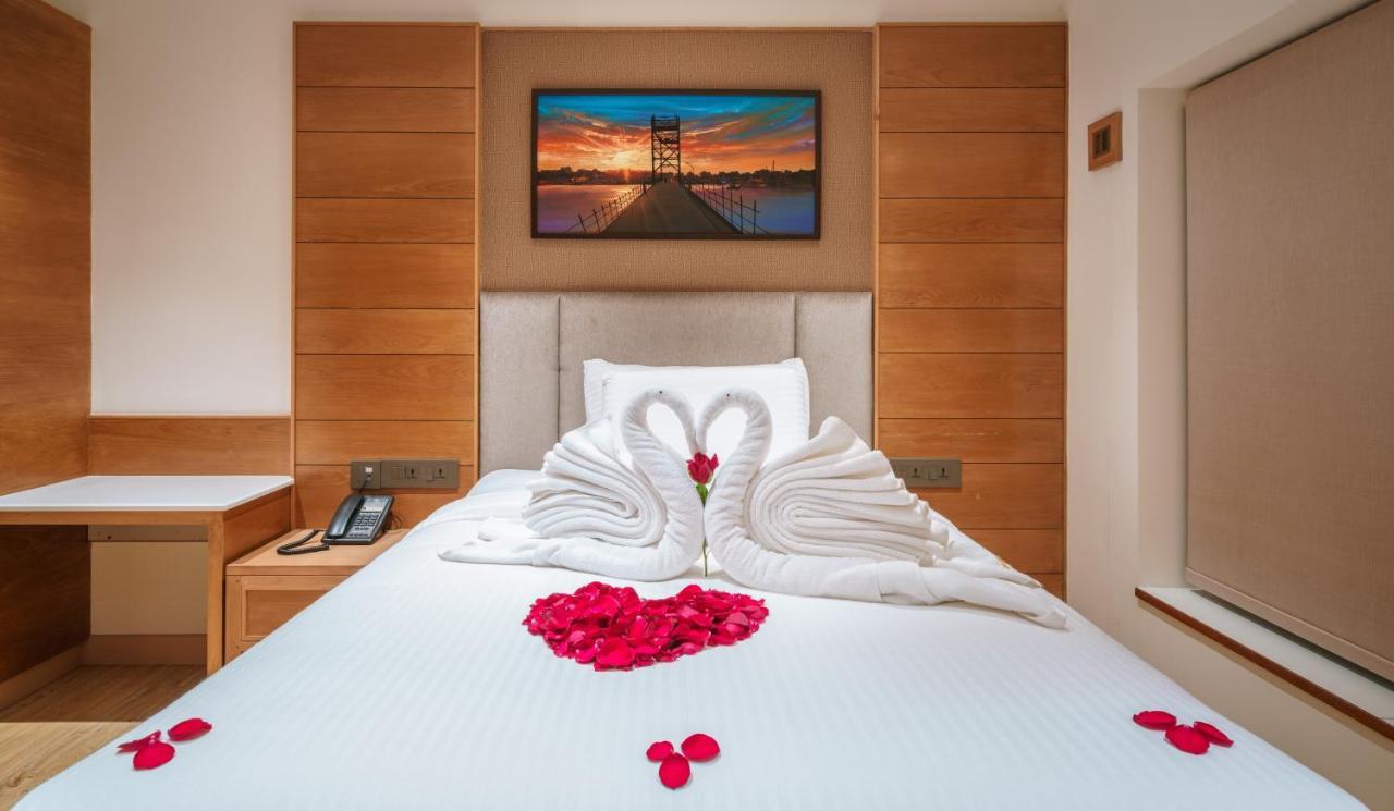 Townbridge Hotels & Suites Kochi Εξωτερικό φωτογραφία