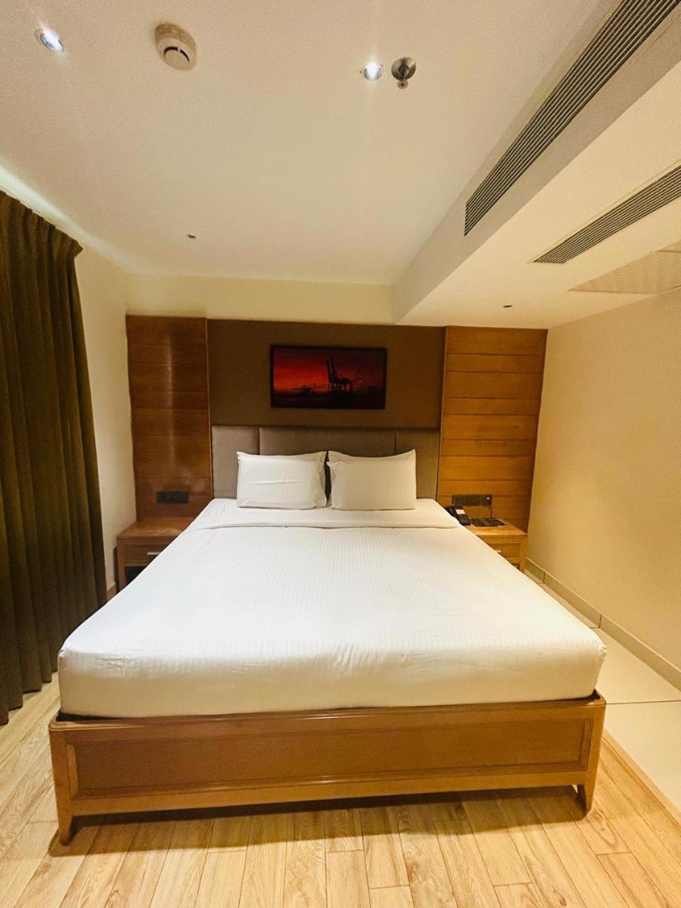 Townbridge Hotels & Suites Kochi Εξωτερικό φωτογραφία