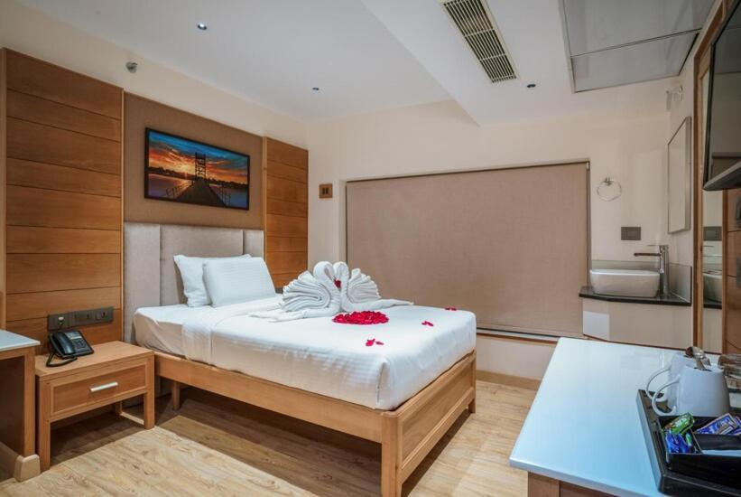 Townbridge Hotels & Suites Kochi Εξωτερικό φωτογραφία